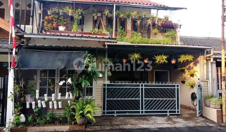 Rumah 2 Lantai Nan Asri di Margahayu Kencana