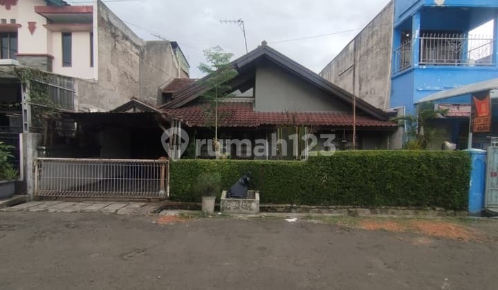 Rumah di Dekat Jalan Utama dan Sangat Dekat ke Jalan Raya Kopo,Dengan Lingkungan yang Aman dan Nyaman,Akses Dekat Fasum,Dekat Pintu Tol dan Rumah Sakit dan Dekat Pusat Pendidikan Juga Pusat Perbelanjaan