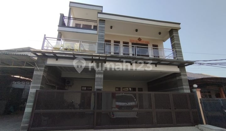 Rumah Mewah Terdapat Aula Dekat dengan Tol