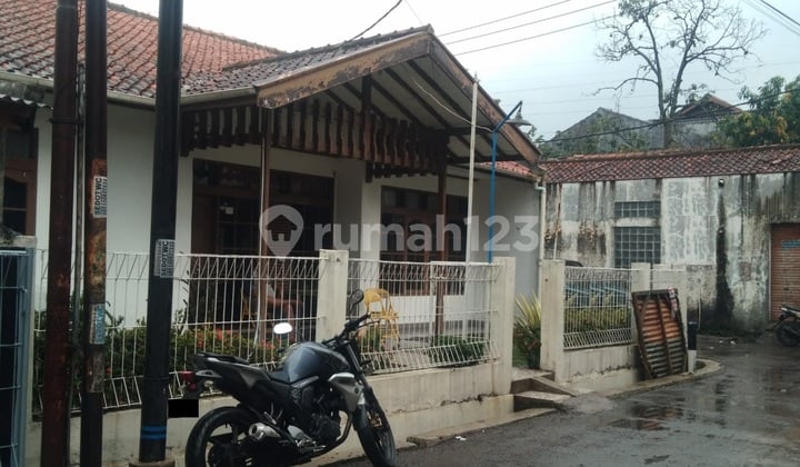 The house in Sukamenak Indah is located right in front of the mosque, facilitating worship, with a safe and comfortable environment and free from flooding.