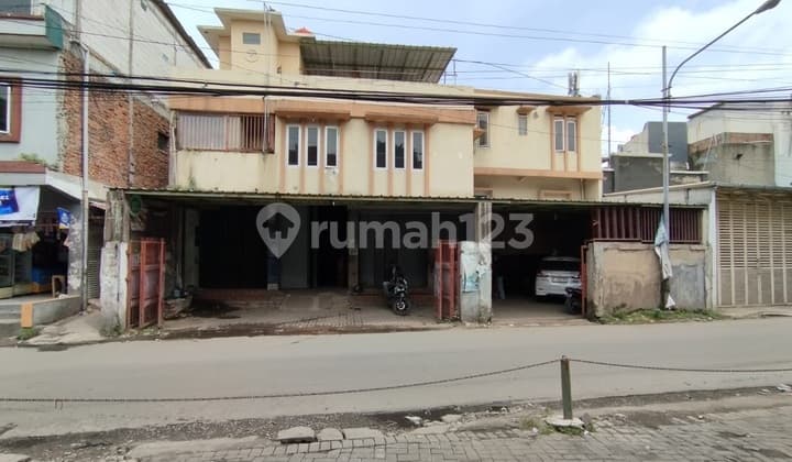 Ruko 3 Lantai Lengkap dengan Rooftop di Cigondewah