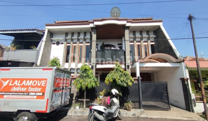 Hunian Mewah di Jalan Utama Komplek,Dengan Lingkungan yang Aman dan Nyaman dan Bebas Banjir