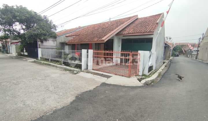 Rumah dengan Posisi Hook di Sukamenak Indah