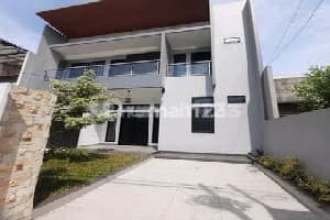 Rumah Modern Baru 2 Lantai Bsd + Swimming Pool