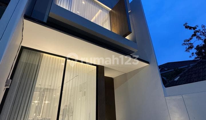 Rumah Scandinavian Strategis Dekat Unair, Rumah Sakit, Mall