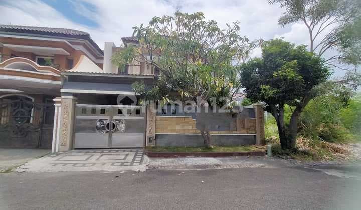 Shm House Right on Kembar Street Near the Sports Field, Close to Kenjeran and Pakuwon City.