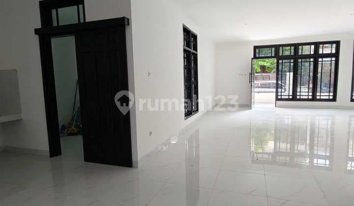 Ready-to-Occupy House in Sunter Griya Inti Sentosa, 10 Meters Wide, Excellent Condition, Clean, Move-In Ready