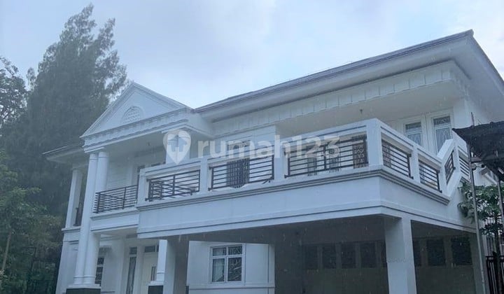 Rumah Bagus Ada Kolam Renang di Legenda Wisata