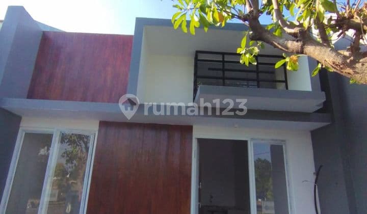 Rumah Bay Leaf Hulaan Menganti Gresik
