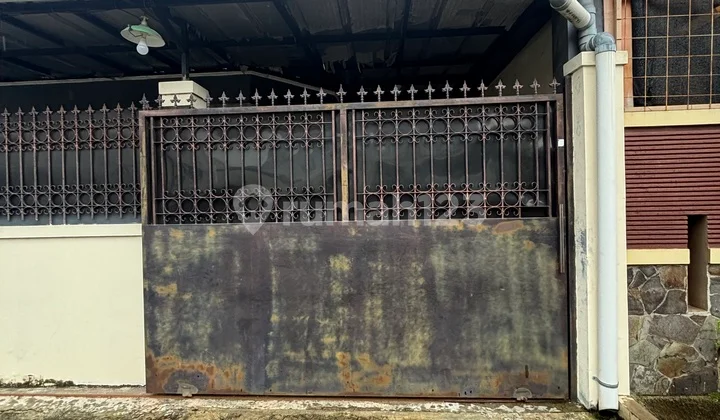 Rumah Pinggir Jalan Cocok untuk Tempat Tinggal dan Usaha