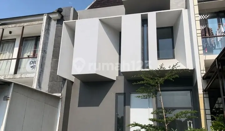 New Ready-to-Occupy House Renovated 7 Mins to MRT Lebak Bulus in Cirendeu, South Tangerang Price 496