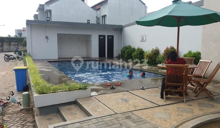 Under Market! Rumah dengan Fasilitas Swimming Pool Dekat MRT Lebak Bulus