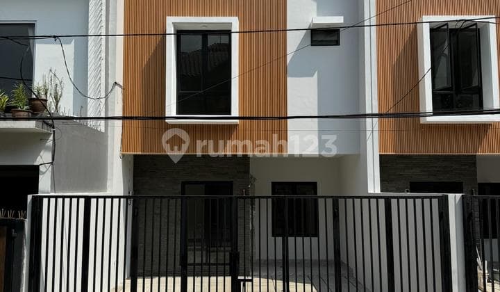 Rumah Scandinavian Fengsui 2.5 Lantai di Meruya Selatan Jakarta Barat Mahr329