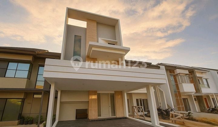 Special House with Rooftop Super Strategic Location in BSD Area, South Tangerang RR159