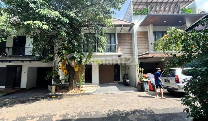 Well-Maintained Fully Furnished House, Inside a Complex in Jagakarsa
