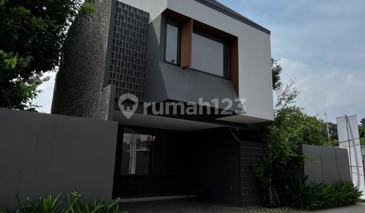 Rumah Anti Masuk Gang di Area Ciputat 10Mnt ke MRT Lebak Bulus di Ciputat Tangerang Selatan