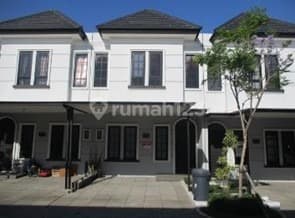 Rumah minimalis bagus di mansion nine lakarsantri surabaya