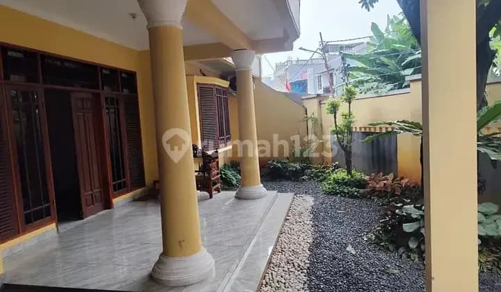 Dijual Rumah Siap Huni Baru Renovasi di Jalan Taman Aa Kebon Jeruk Jakarta Barat