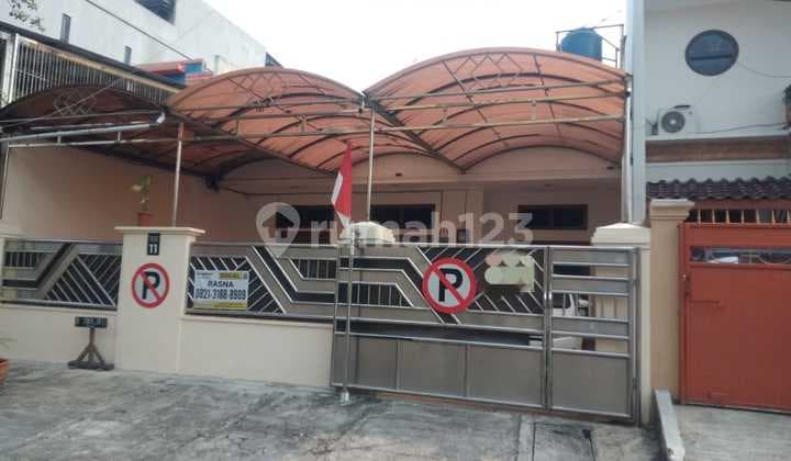 For Sale Ready-to-Occupy 1.5-Story House on Jalan Dwiwarna Raya, Sawah Besar, Central Jakarta