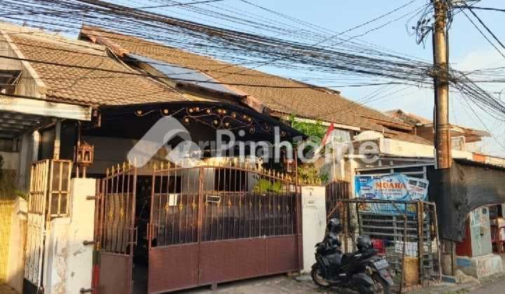 Di Jual Rumah 2 Lantai bisa untuk Tempat Usaha dan Ada Kost di Jalan Kramat Raya Baru Jakarta Pusat