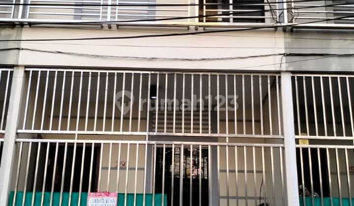 For Sale Strategic Location Ready to Occupy House on Lundu Teluk Gong Street, North Jakarta