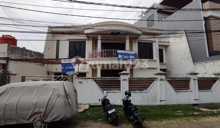 Diual Rumah Besar 2,5 Lantai Butuh Renovasi Daerah Taman Surya Utama Cengkareng - Jakarta Barat