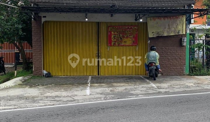 For Rent: Affordable Strategic Shop House in Ngaglik Sleman Area, Near Palagan