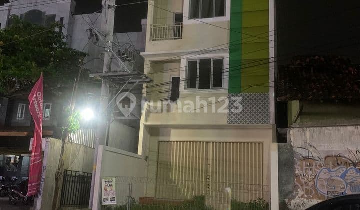 Disewakan/Dijual Ruko 3lt Lokasi Strategis Dekat UGM,UNY,Amplaz,Malioboro,Tugu Jogja