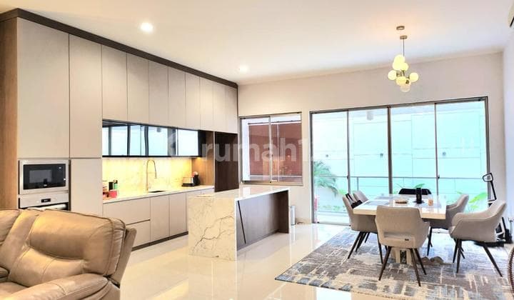 DISEWAKAN RUMAH FURNISH MEWAH GOLF ISLAND 10X25m 3+1 KAMAR TIDUR