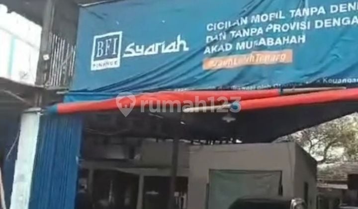 Di Jual Showroom Mobil dan Rumah dan Lapangan Sepak Bola