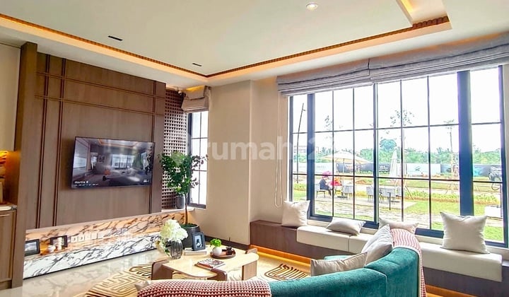 2-Story House Near Train Station, Close to Intermodal Market and Only 10 Minutes to Aeon