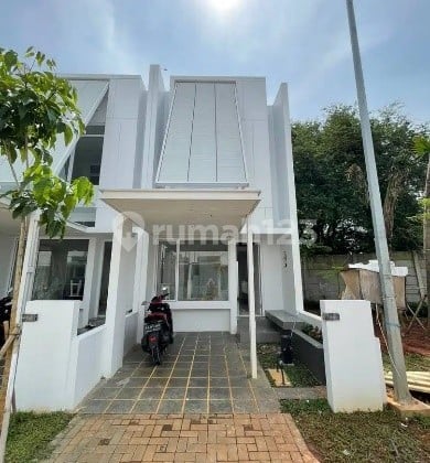 Rumah Siap Huni Tabebuya BSD City Furnish 960Jt, Lokasi Strategis