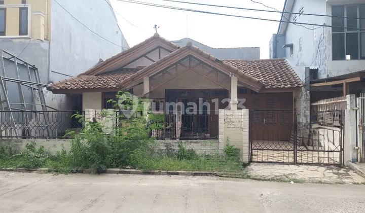 Spacious House in Harapan Indah 1 Bekasi