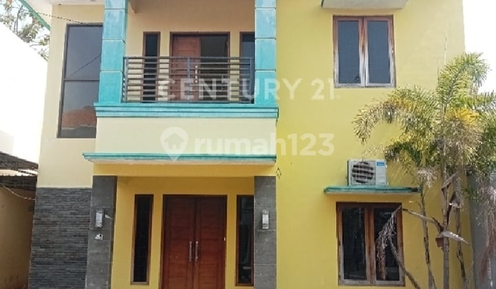 Rumah Dua Lantai Dekat Fasilitas Umum Di Kota Tegal