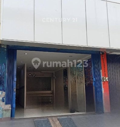 Two-Story Shophouse Suitable for Business and Office on Main Road Tegal Two-Story Shophouse Suitable for Business and Office on Main Road Tegal