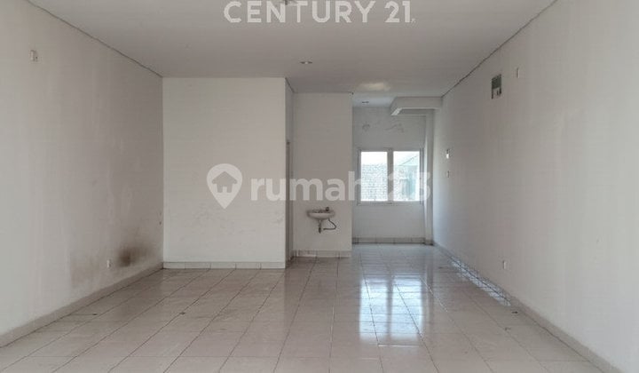 Ruko 2 Lantai Letak Strategis Cocok untuk Usaha