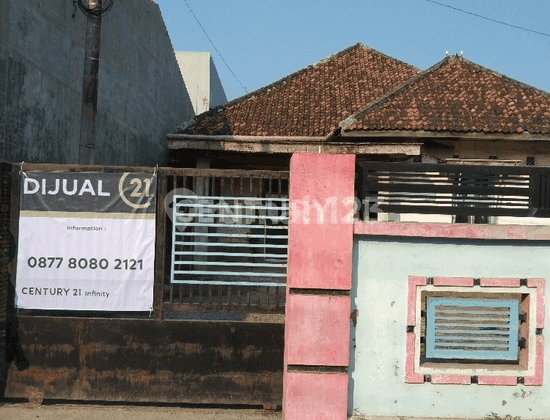 Ancient House Strategic Location & Suitable for Business