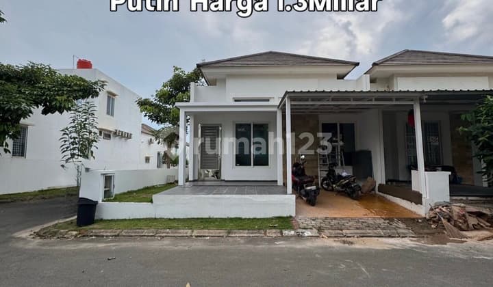 Monde Raffle Hook House in Pasir Putih