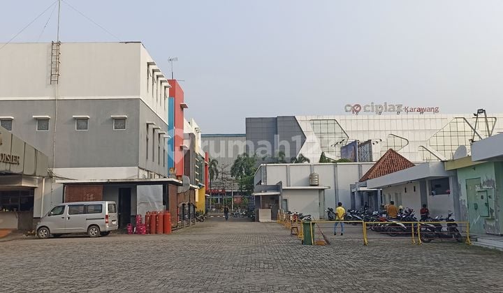 Gedung Komersial Bisnis Berjalan Aktif di Pusat Kota Karawang