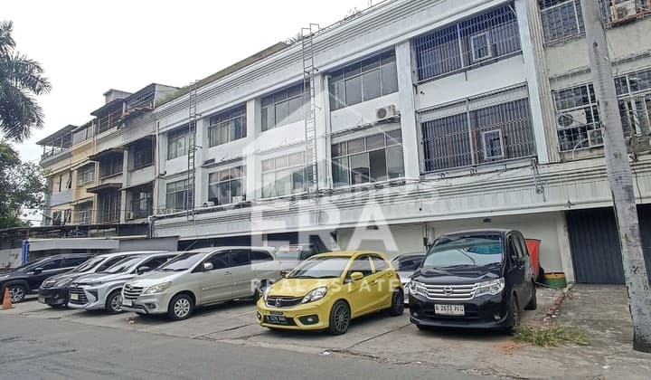 Ruko Gandeng 5 strategis Jakarta Pusat 3lantai dan Rooftop