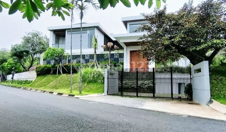 Rumah Mewah Tanah Luas dengan Private Pool dan Lift di Pondok Indah