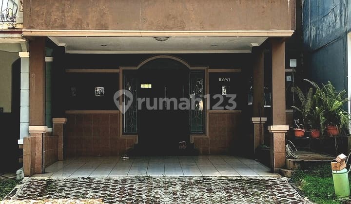Rumah Mungil Asril Depan Taman di Legenda Wisata Cibubur