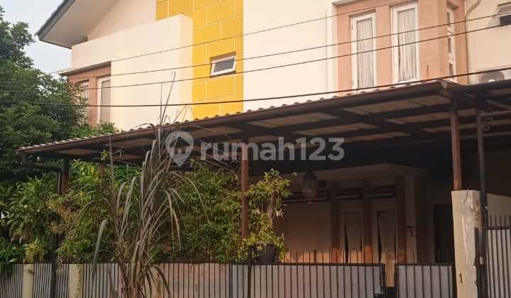 Hook House In Camar Bintaro Jaya South Tangerang