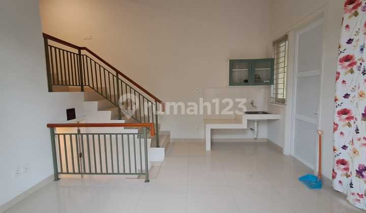 Disewakan Rumah 4 Lantai di Montana Gading Serpong