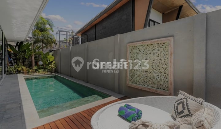LIVING IN THE HEART OF CANGGU – COMFORTABLE 4-BEDROOM VILLA IN THE HOTTEST LOCATION BATU BOLONG – SVLC002