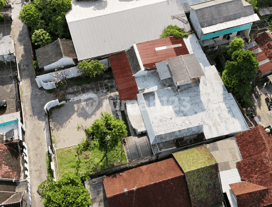 Rumah 900 meter2 Cocok Utk Kantor atau Distributor Jl Magelang Jombor