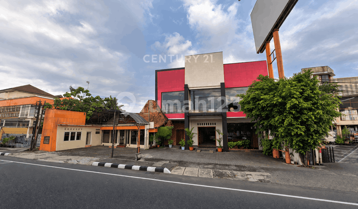 Ruko Premium 2Lt di Dekat Mall Plaza Ambarukmo Ideal untuk Bisnis