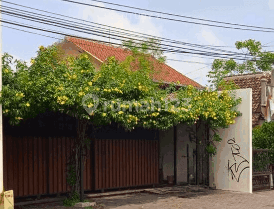 Ruang Usaha Pinggir Jl RR Utara Samping Hotel Lafayette