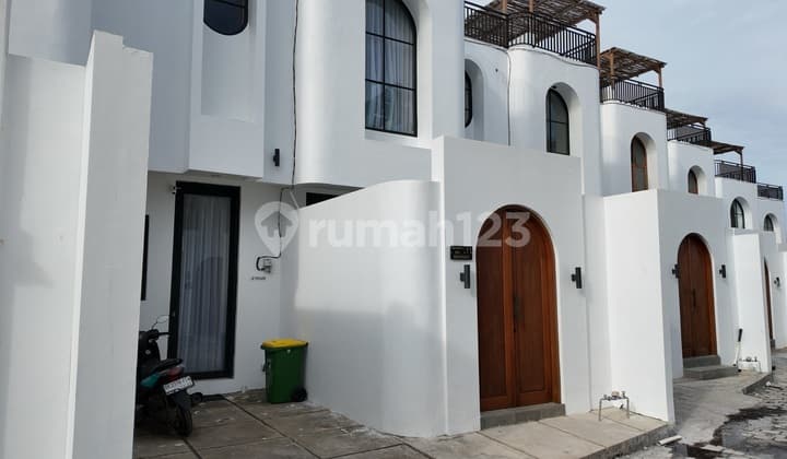 Villa Cantik Konsep Mediterania Lokasi Strategis Pecatu