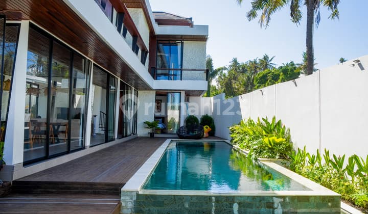 Luxury Villa with Beach View, a Step to the Beach and a Peaceful Atmosphere